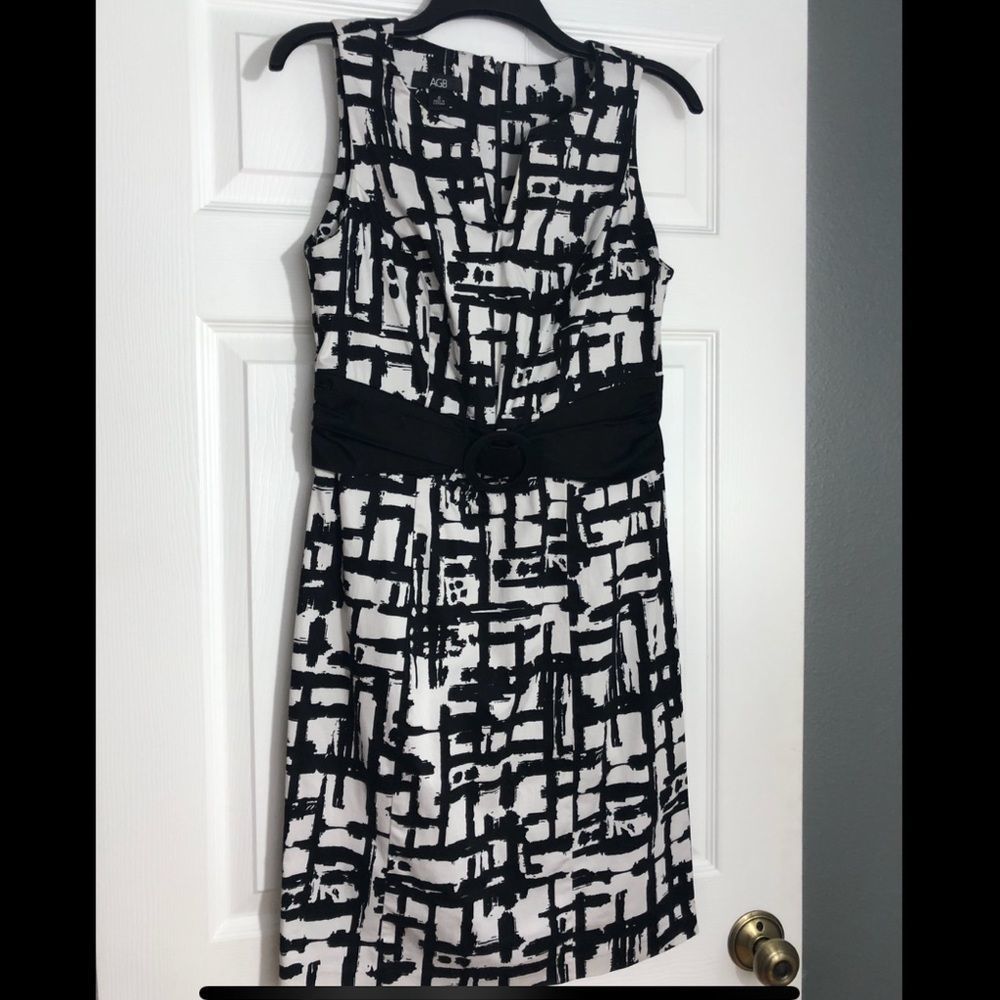 AGB Black and white print dress w/ built in belt